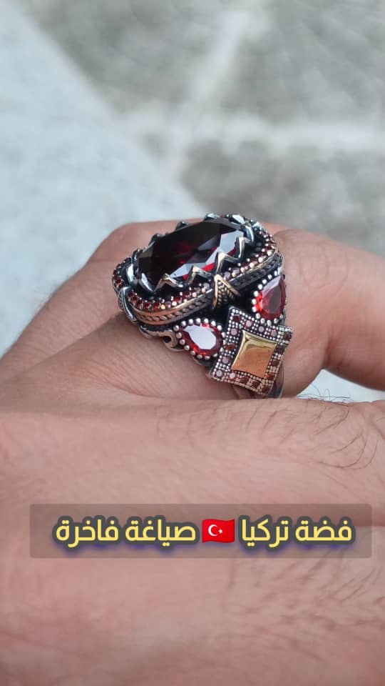 خاتم رجالي فخم – بريق فضة ونقاء لون الأزرق الأكوامارين